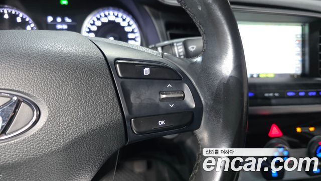 Hyundai AVANTE 2019 — photo 28