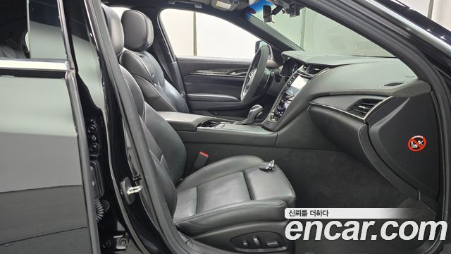 Cadillac CTS 2018 — photo 16