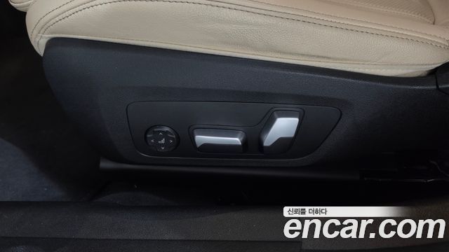 BMW 3-Series 2023 — photo 31