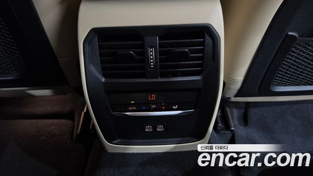 BMW 3-Series 2023 — photo 35