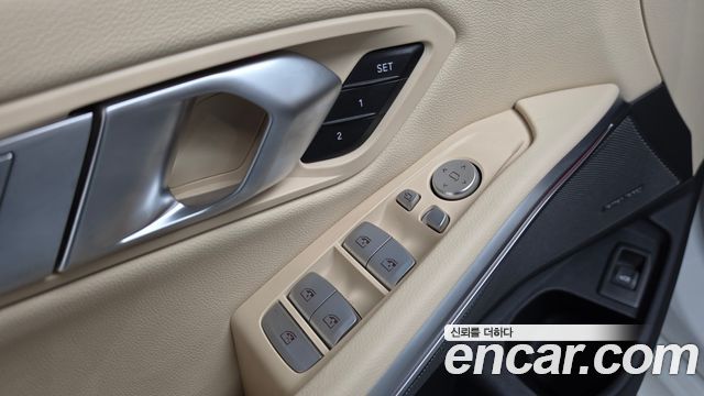 BMW 3-Series 2023 — photo 37