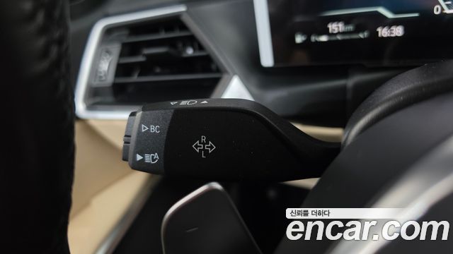 BMW 3-Series 2023 — photo 38