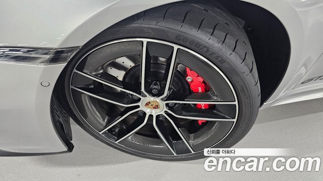 Porsche 911 2025 — photo 10