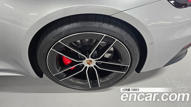 Porsche 911 2025 — photo 12