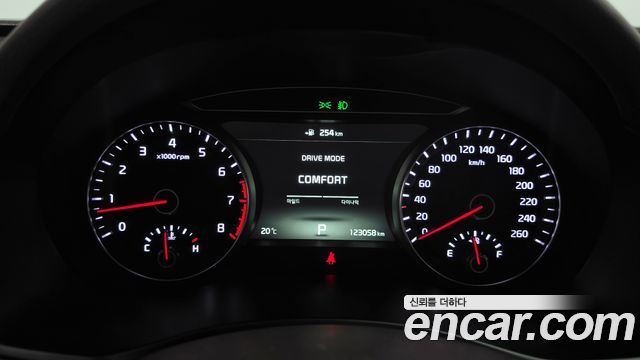 Kia K7 2018 — photo 11