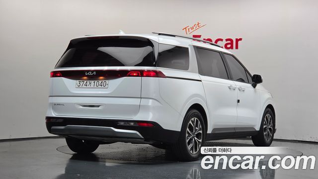 Kia Canival 2023 — photo 2