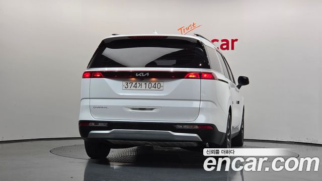 Kia Canival 2023 — photo 4