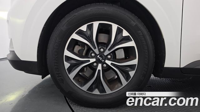 Kia Canival 2023 — photo 5
