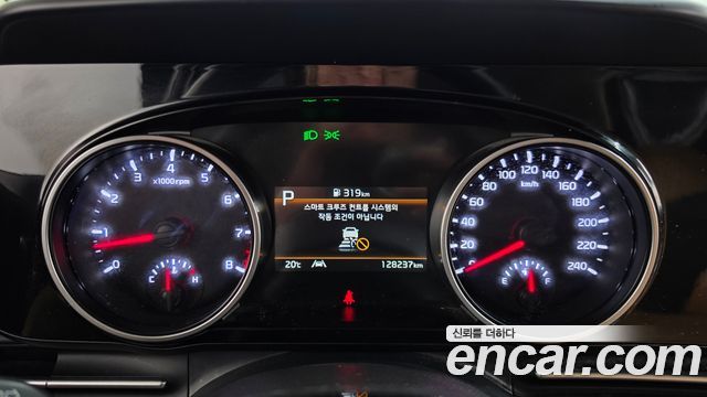 Kia Canival 2023 — photo 11
