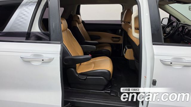 Kia Canival 2023 — photo 17