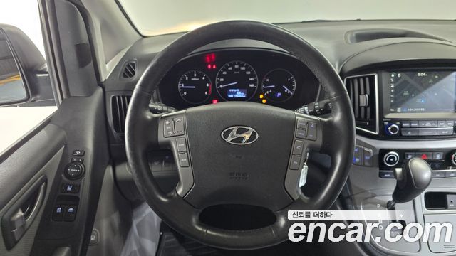 Hyundai Starex 2018 — photo 18