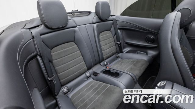 Mercedes-Benz C-Class 2023 — photo 10