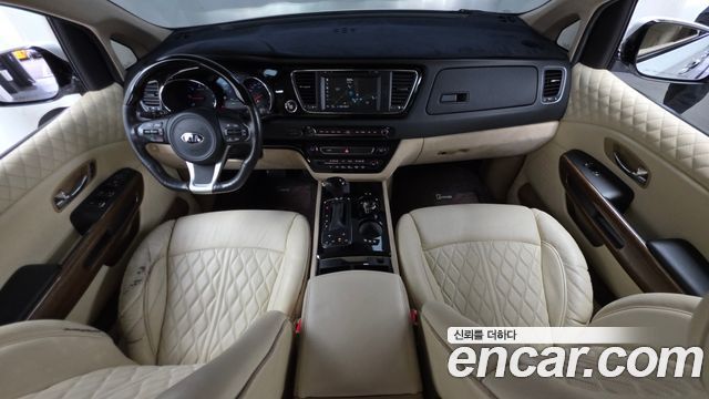 Kia Canival 2016 — photo 10