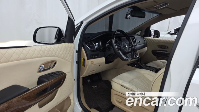 Kia Canival 2016 — photo 13