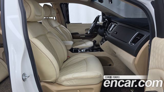 Kia Canival 2016 — photo 17