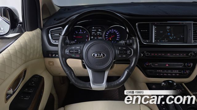 Kia Canival 2016 — photo 19
