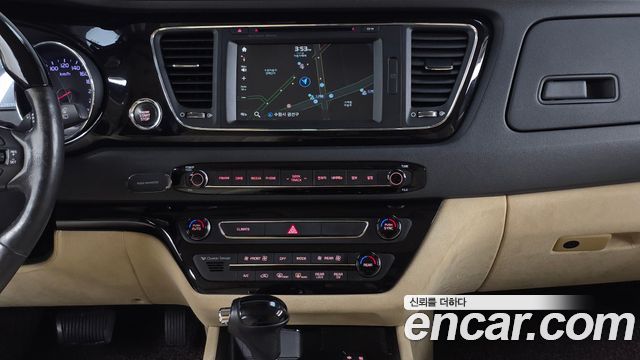 Kia Canival 2016 — photo 20