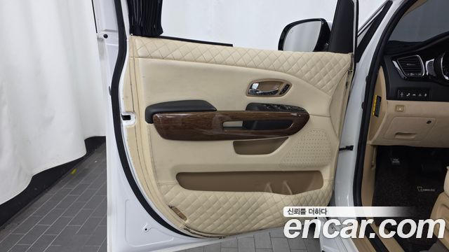 Kia Canival 2016 — photo 14