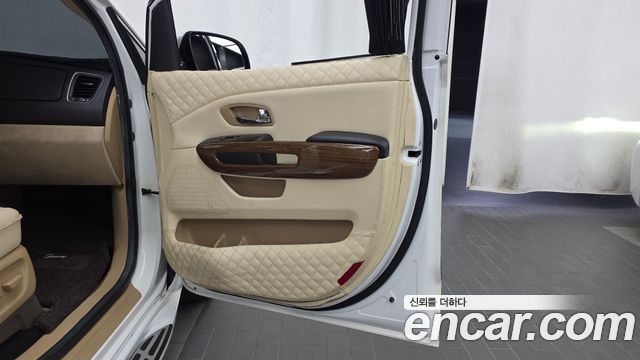 Kia Canival 2016 — photo 15