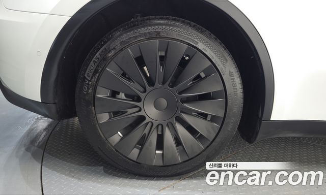 Tesla Model Y 2022 — photo 5