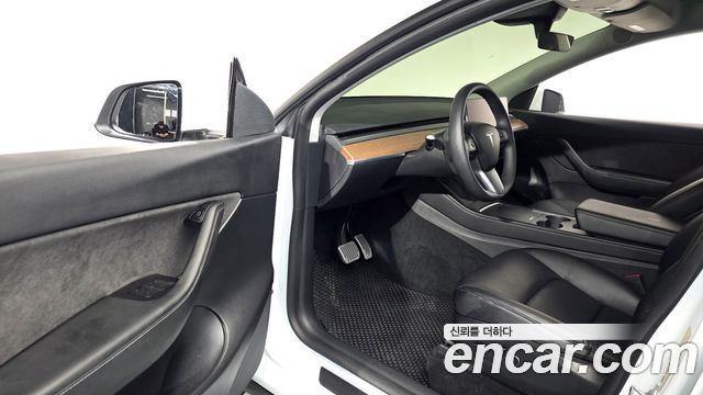 Tesla Model Y 2022 — photo 13