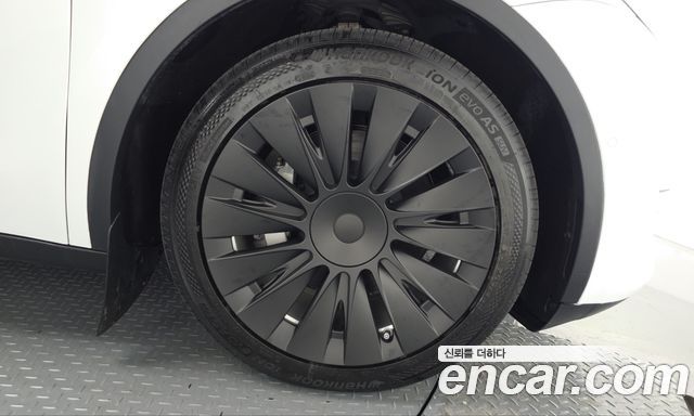 Tesla Model Y 2022 — photo 7