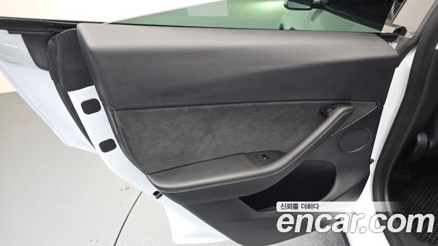 Tesla Model Y 2022 — photo 15