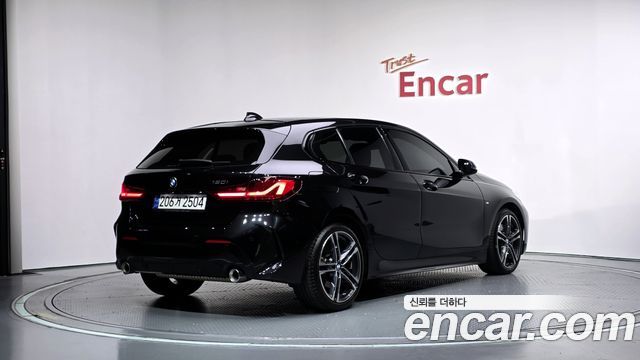 BMW 1-Series 2023 — photo 2