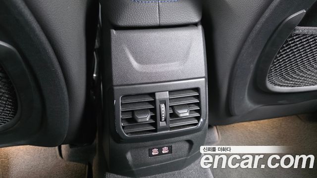 BMW 1-Series 2023 — photo 24