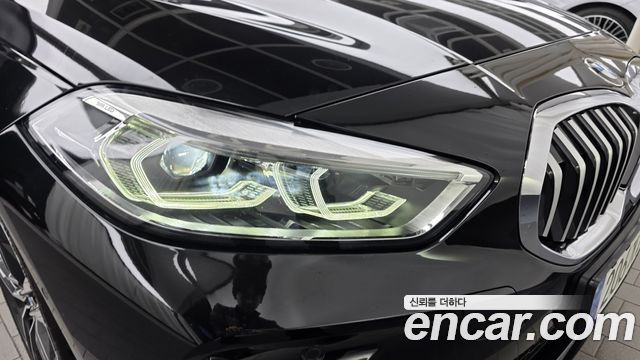 BMW 1-Series 2023 — photo 8