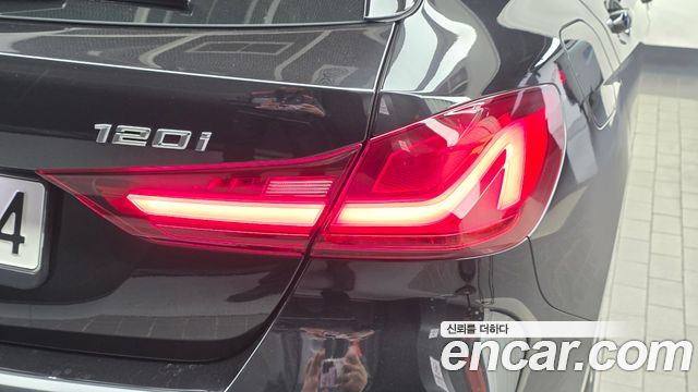 BMW 1-Series 2023 — photo 9