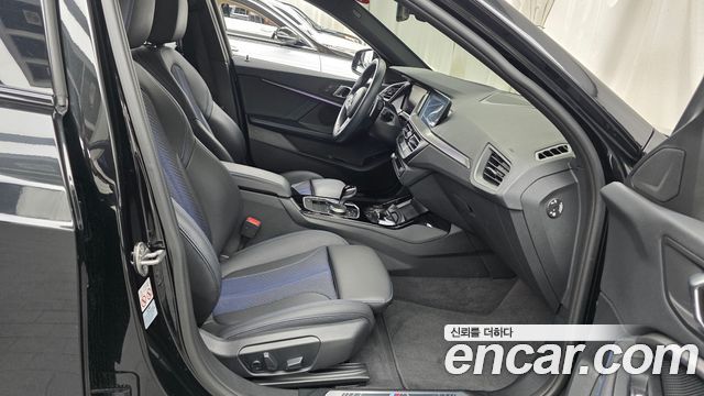 BMW 1-Series 2023 — photo 16