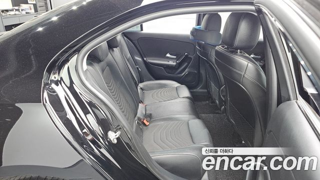 Mercedes-Benz A-Class 2020 — photo 11