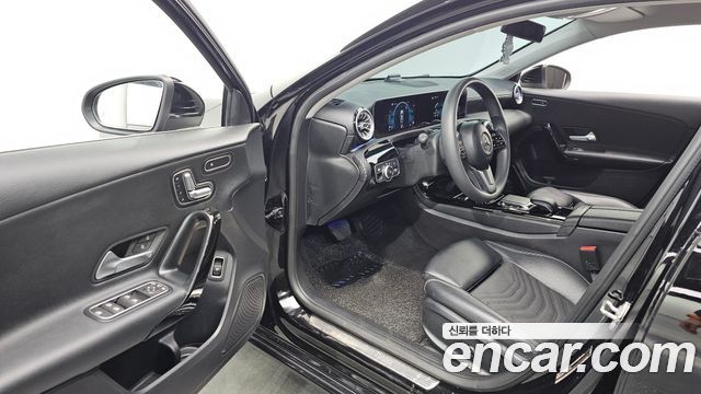 Mercedes-Benz A-Class 2020 — photo 12