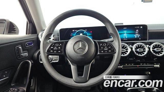 Mercedes-Benz A-Class 2020 — photo 13