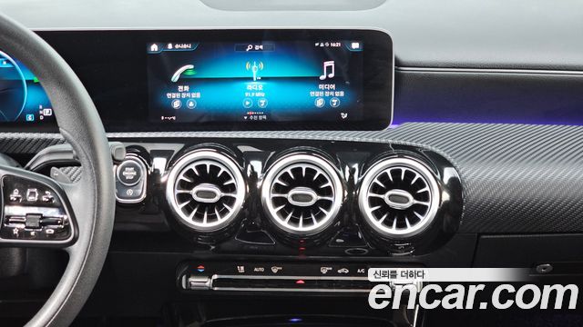 Mercedes-Benz A-Class 2020 — photo 14