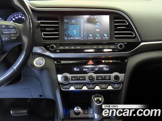 Hyundai AVANTE 2019 — photo 11