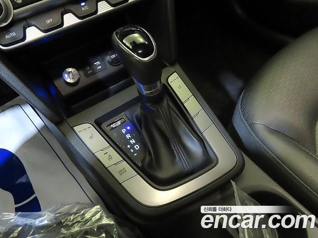 Hyundai AVANTE 2019 — photo 12