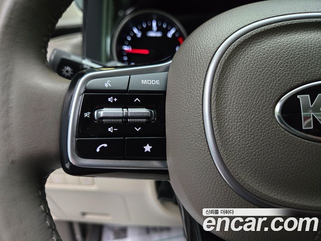Kia Canival 2021 — photo 11