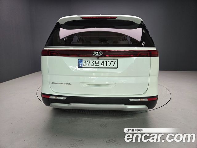 Kia Canival 2021 — photo 17