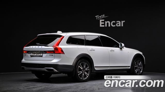 Volvo V90 2019 — photo 2