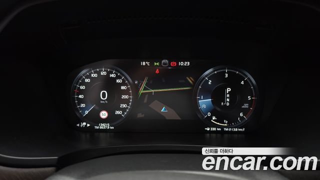 Volvo V90 2019 — photo 11