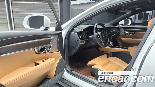 Volvo V90 2019 — photo 13