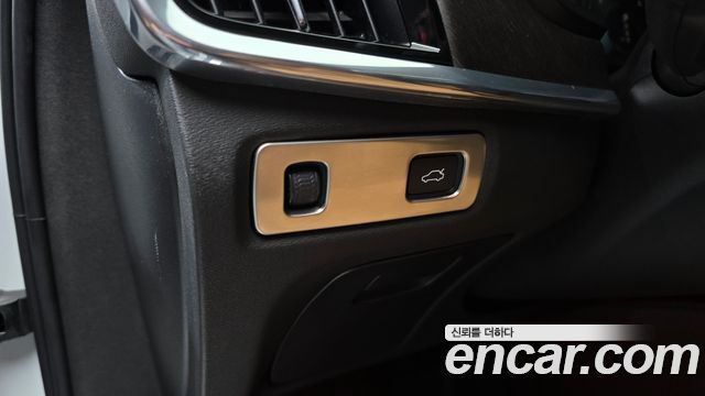 Volvo V90 2019 — photo 29