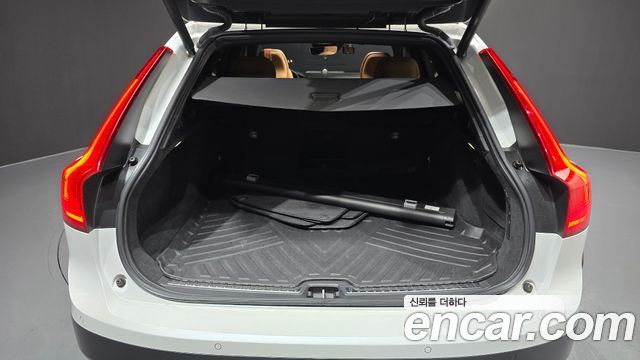 Volvo V90 2019 — photo 34