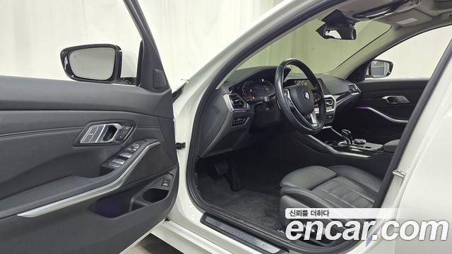 BMW 3-Series 2022 — photo 13