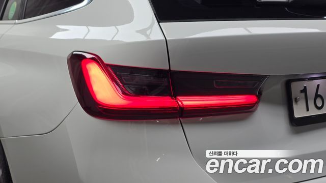 BMW 3-Series 2022 — photo 9