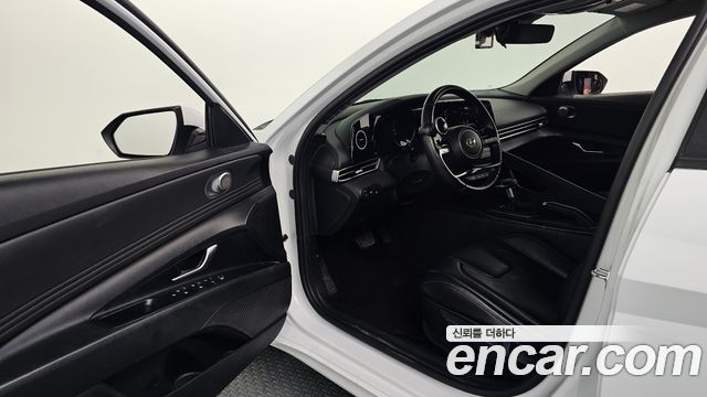 Hyundai AVANTE 2022 — photo 13