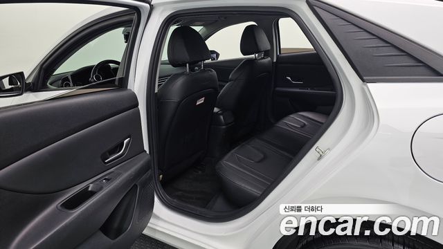 Hyundai AVANTE 2022 — photo 16