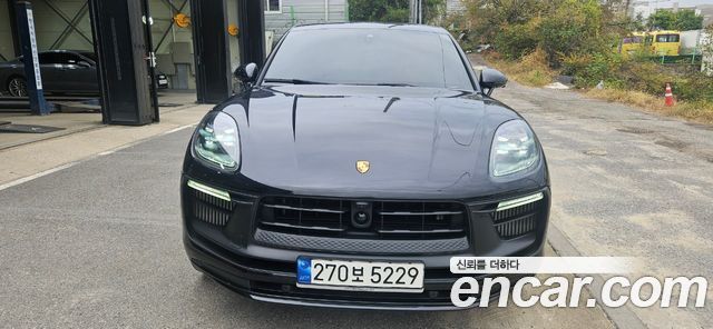 Porsche Macan 2023 — photo 1